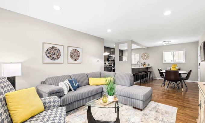 Royal Oak Apartment | *NEW* Updated 2BR Royal Oak apt