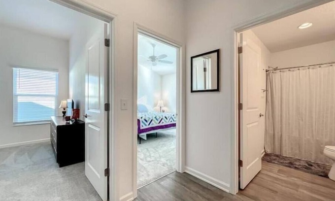 Wildwood House | New Villa next to Brownwood Square with 2015 Gas Golf Cart