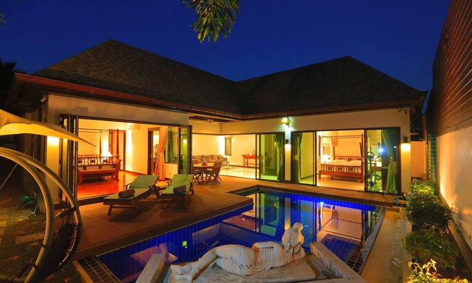 Rawai Villa | New Villa swimming pool near naiharn beach