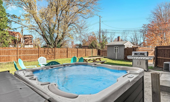 Mount Clemens House | New! Warm & Cozy 3BR w/Hot Tub, Firepit & BBQ!