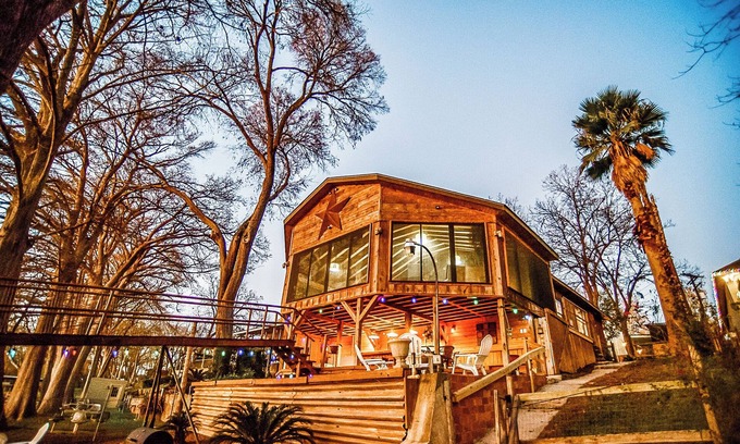 Seguin Cabin | NEW! Waterfront, Pet-friendly, sanctuary with HOT TUB