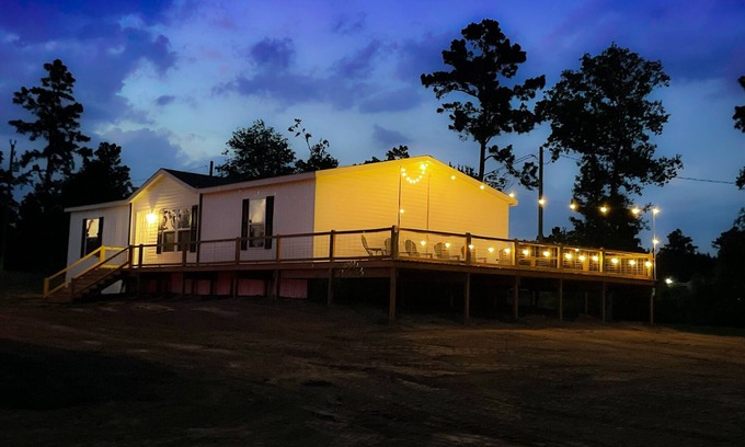 Negreet House | New Waterfront Vacation Retreat - Mid Lake - Close to Toledo Town