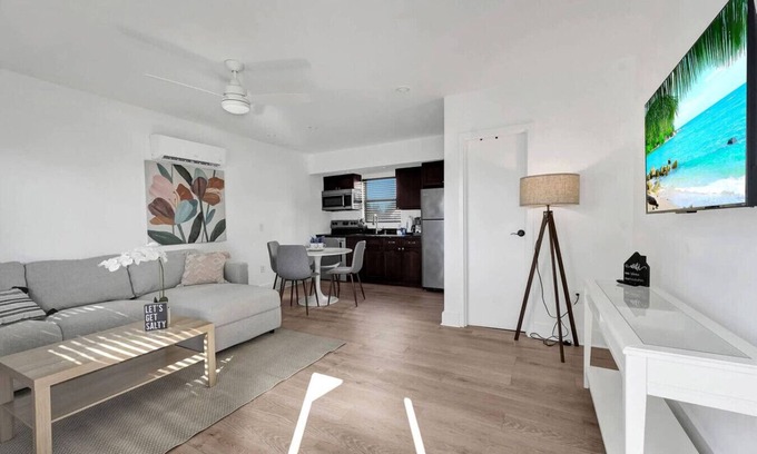 North Beach Apartment | New! Waves On Walnut # 6!