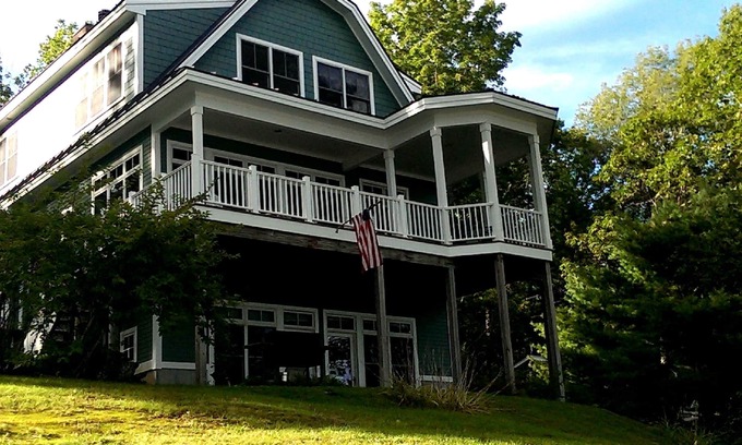 Freeport House | New Well Built Elegant Home on the Water 2 miles to Freeport, 9 to Portland!