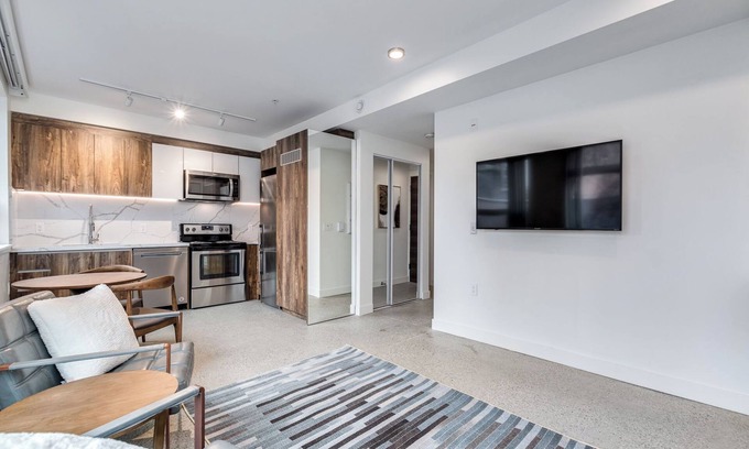 Downtown Vancouver Apartment | NEW West End Studio, Pet Allowed@ 1170 Barclay