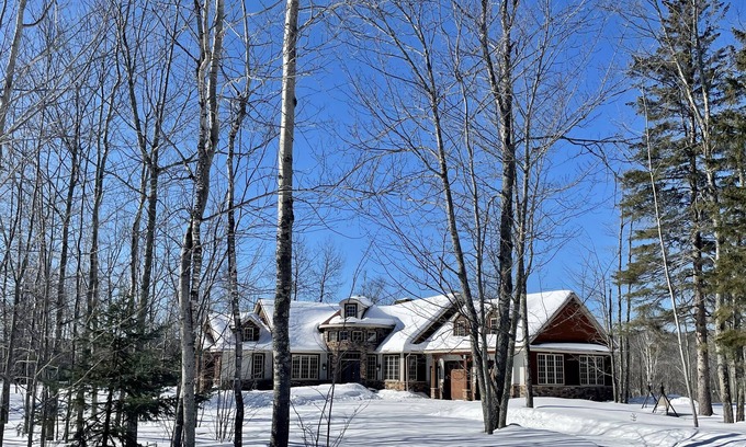 Biwabik Cabin | NEW! Wynne Ridge Estate - Ski Lights and Solitude Await!