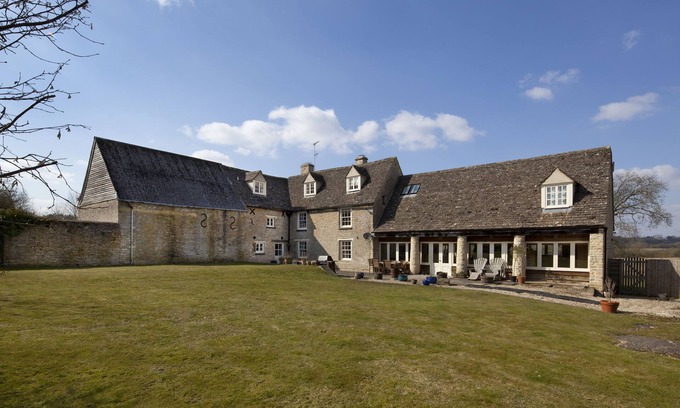Witney House | New Yatt Farm - sleeps 19 guests in 7 bedrooms