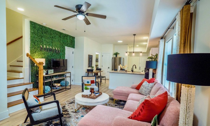 Graysville House | ππ’π΄πΉππ| Two Townhomes in Hamilton Place| Near Mall