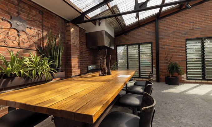 Newcastle West House | Newcastle CBD Penthouse | Spa & Entertainment