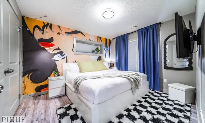 Southeast Edmonton House | ★NEW★Chic Suite★King Bed☀ Patio★Netflix★WiFi✔Clean