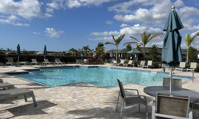 Naples House | Newer built lakeview Pulte Home