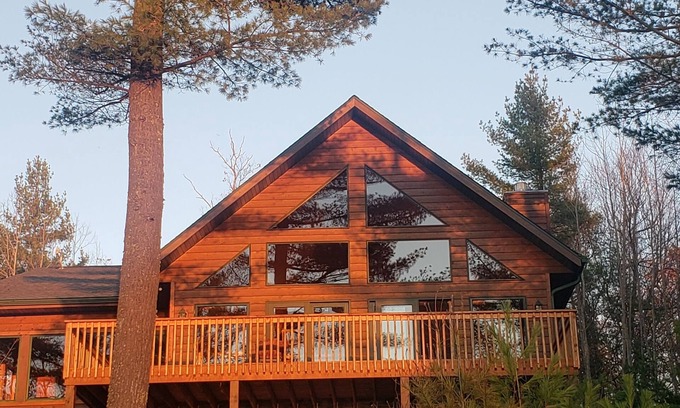 Minocqua House | Newer! Upscale Lake Home on Beautiful 1340 Acre Squirrel Lake