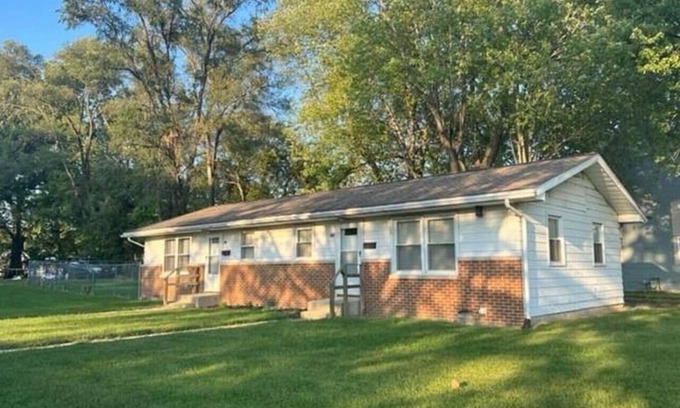 Marion House | *NewListing* 1 BR Home | Wifi | Pet Friendly | IWU