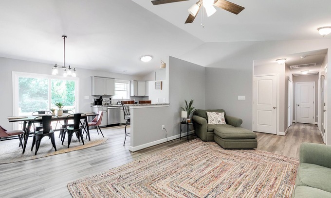 Issue House | Newly Built 3 Bedroom Home Near Downtown!