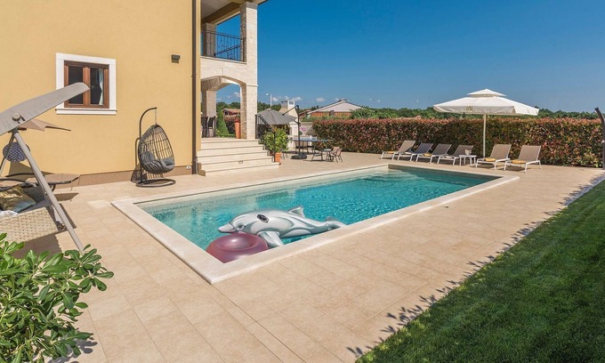 Montizana Cabin | Newly built 4 bedrooms holiday house with pool, fully air-conditioned, garden