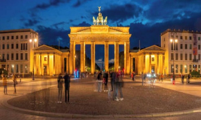 West Berlin Centre Apartment | Newly Built 4BR Apartment with City Views in Berlin’s Top Shopping District