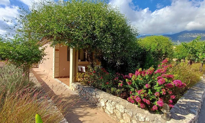 Vlachata House | Newly Built and Independent Villas, with Great Sea and Mountain Views
