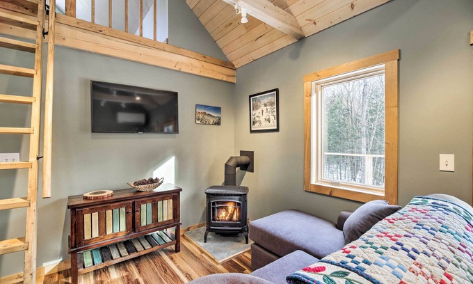 Morrisville Cabin | Newly Built Cabin w/Hot Tub - 16 Mi to Stowe Mtn!