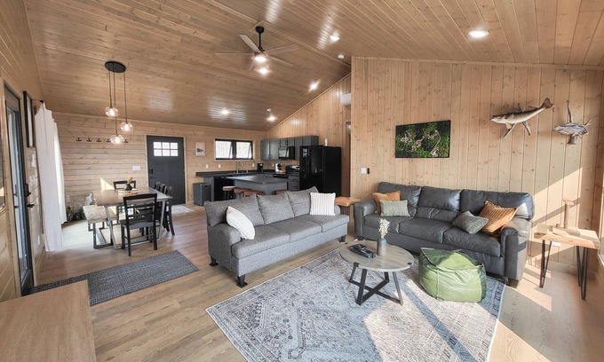 Lake Jessie Cabin | Newly Built Cedarpoint Cottage -Cozy and Relaxing on Jessie Lake -Pet Friendly