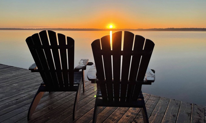 Palatka House | Newly built, charming cozy and quiet river home