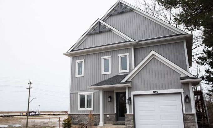 Port Stanley House | Newly built cottage by the beach! (Lower level)