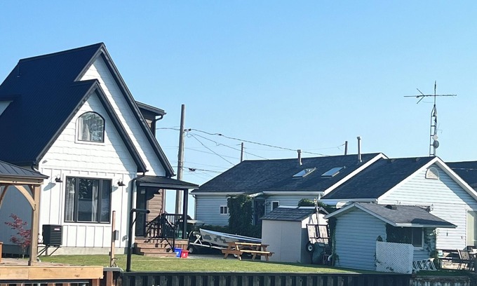 Lighthouse Cove House | Newly built Cove Cabin on Lake St.Clair A Boater & Fisher paradise Modern & cozy