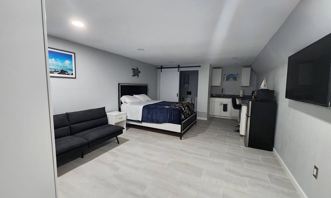 Nokomis Apartment | NEWLY BUILT COZY STUDIO A 7MINUTES FROM NOKOMIS BEACH!