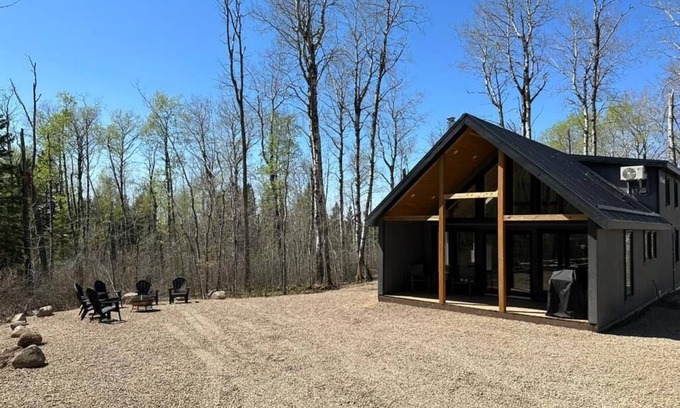 Wasagaming Cabin | Newly built luxurious cabin with hot tub, jacuzzi and bbq grill and fire-pit!