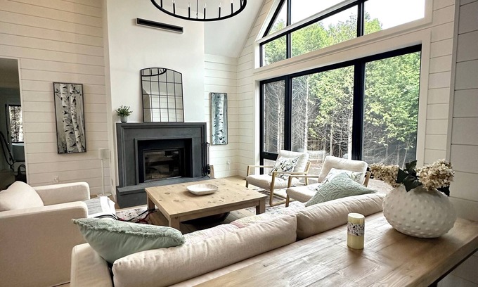 Flesherton Cottage | Newly-built Modern Farmhouse at Eugenia Falls