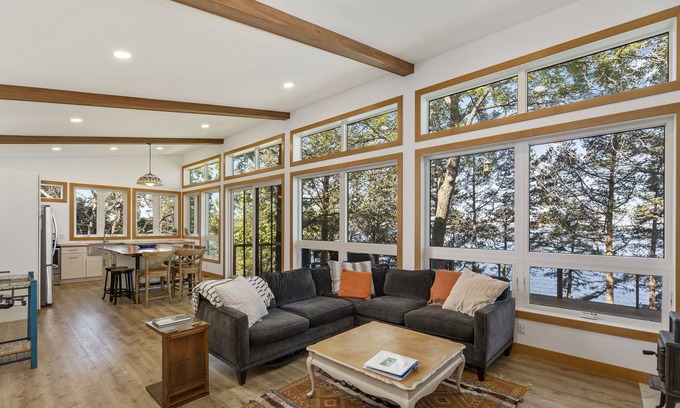 Markesan House | Newly Built Modern Home and 2 Guest Cottages w/ the Best Views on Green Lake!