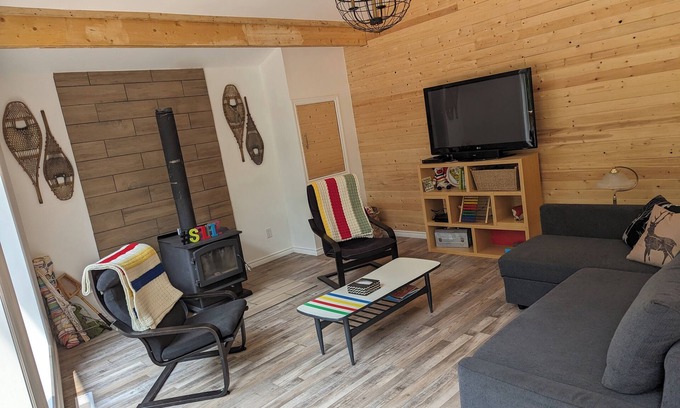 Hecla-Grindstone Provincial Park Cottage | Newly built, quiet family friendly cottage 2 min walk to Lake Wpg close to Hecla