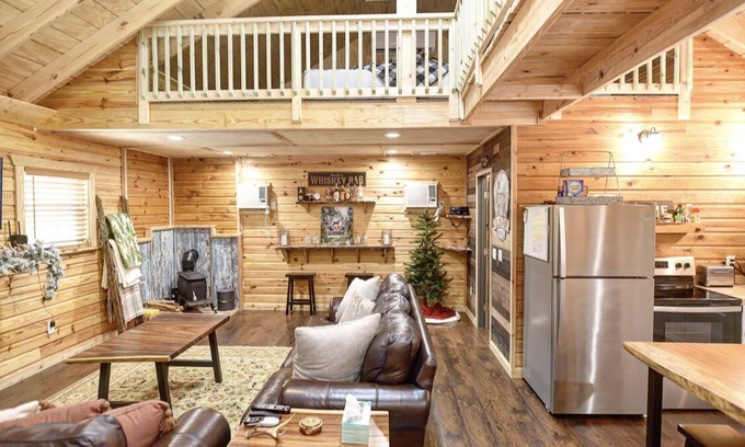 Inglis Cabin | Newly Built Rustic Cabin with all the amenities