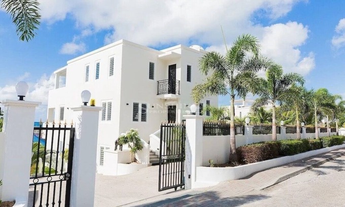 Pelican Key Villa | NEWLY BUILT VILLA FRANGIPANI 2nd Row Beachfront