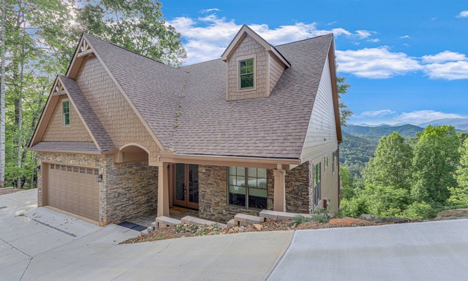 Clayton House | Newly Built Waterfall Mountain Retreat - Stunning Views