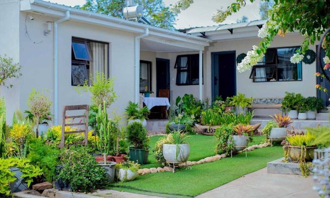 Blantyre House | Newly completed cozy hideaway between airport and city centre. Amazing garden!