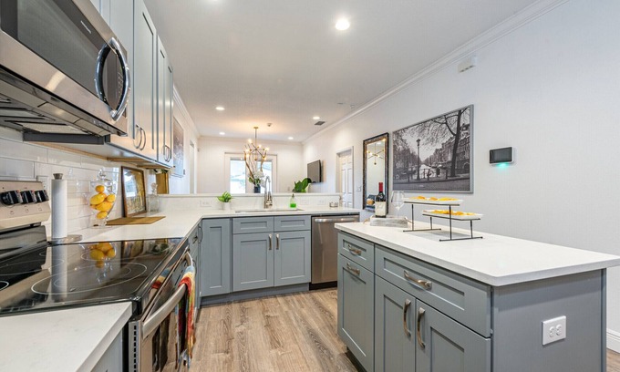 Ybor City House | Newly constructed modern home in Ybor City