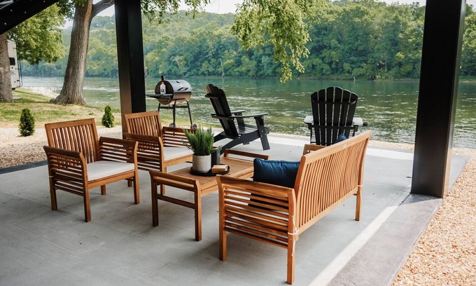 Flippin Apartment | Newly constructed river front loft located only feet away from the banks of the White River