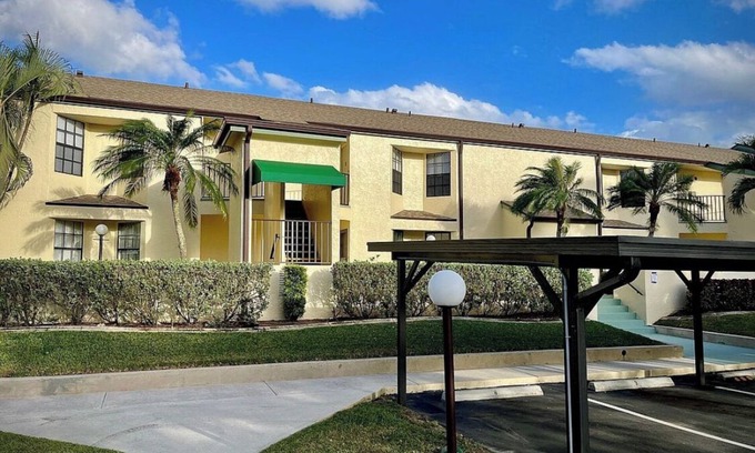 Biggar Condo | Newly Furnished & Remodeled Gulf Coast condo close to shopping beaches & airport