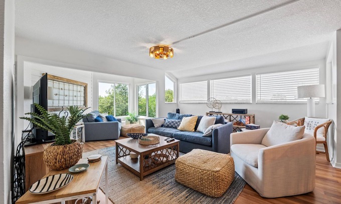 Tarpon Springs House | Newly Furnished 2-Bedroom Townhome with Stunning Gulf Views