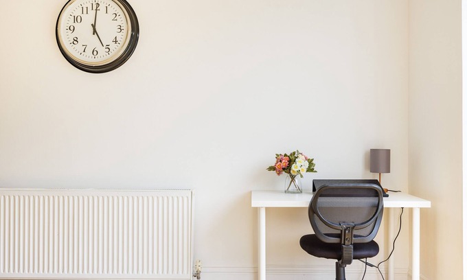 Parsloes House | Newly Launched 2 Bed Home ~ Dagenham ~London with Free Wifi &Off -Street Parking