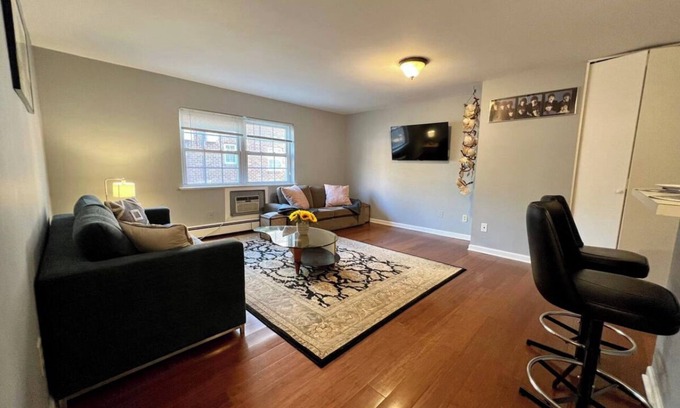 Stamford Apartment | Newly listed 1Bedroom Apartment close to train!