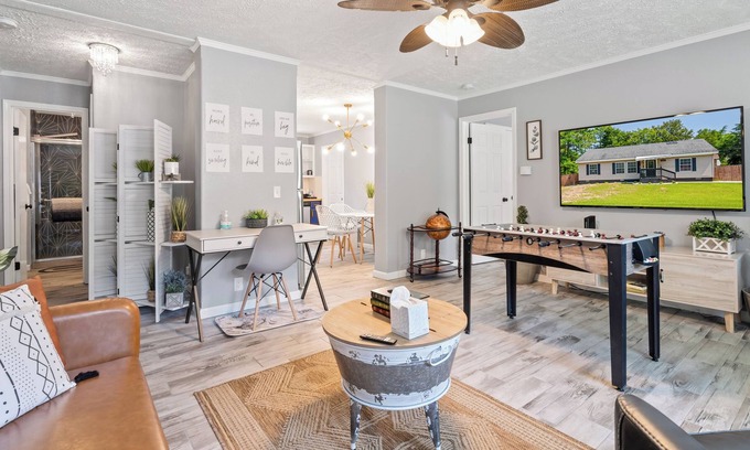 Daphne House | Newly Listed! Traveling nurses and business professionals welcome!