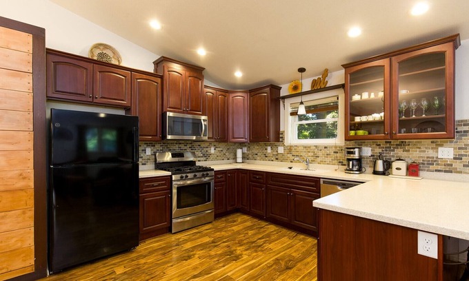 Humboldt Hill House | Newly Re-listed!🌲🏡 Hillcrest Hideaway- Tucked Away Cozy Comfort and Convenience 🌳
