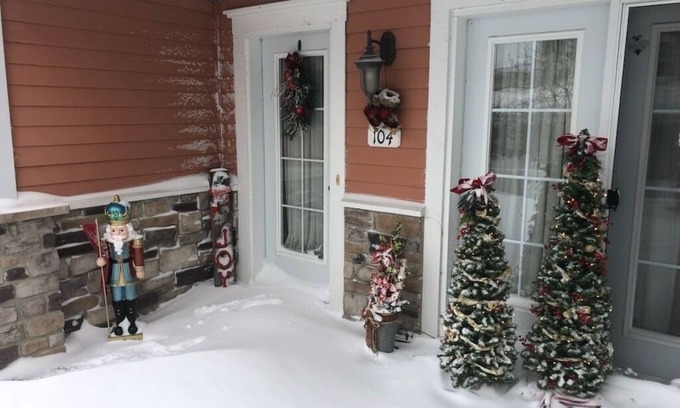 Bromont Condo | Newly refreshed lovely quiet 3 bdrm corner unit, fully furnished, hi speed wifi