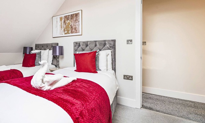 Rushmoor District Apartment | Newly Refurbished APT for Contractors & Families