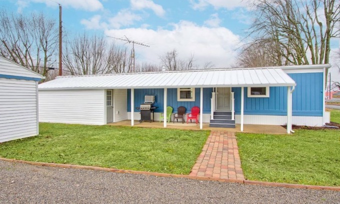 Lakeview House | Newly remodeled 3 bedroom, 1 bath Lake getaway home.