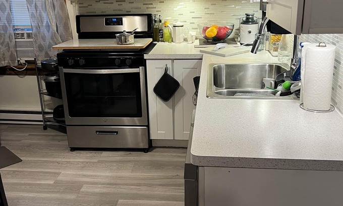 Chicago Lawn Apartment | Newly remodeled 3 bedroom apt, a hidden gem 20 min to almost anyplace in Chicago