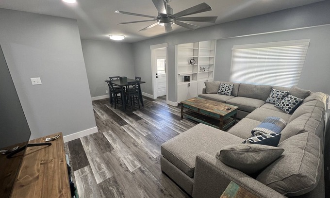 Topeka House | Newly remodeled 3br/1ba home~SW Topeka location~Sleeps 6