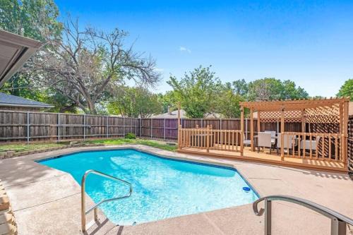 Allen House | Newly remodeled 5BR 3BA w/pool 16 ppl