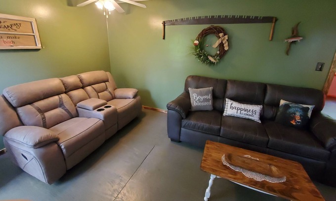 Cassville House | Newly Remodeled and Furnished 1 mile from Roaring River St Park!